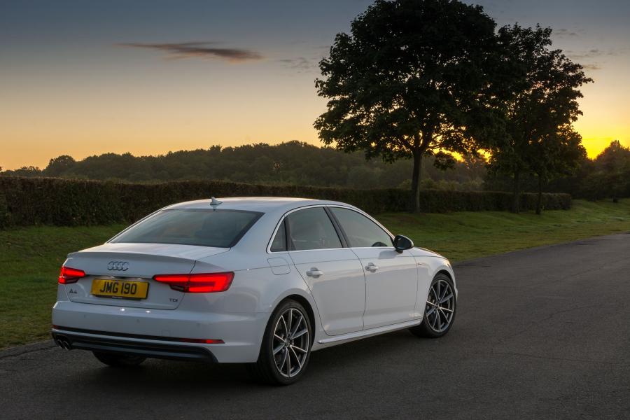  Audi A4 2.0 TDI S-Line (B9) 2015 года  (UK) (фото 23 из 23)